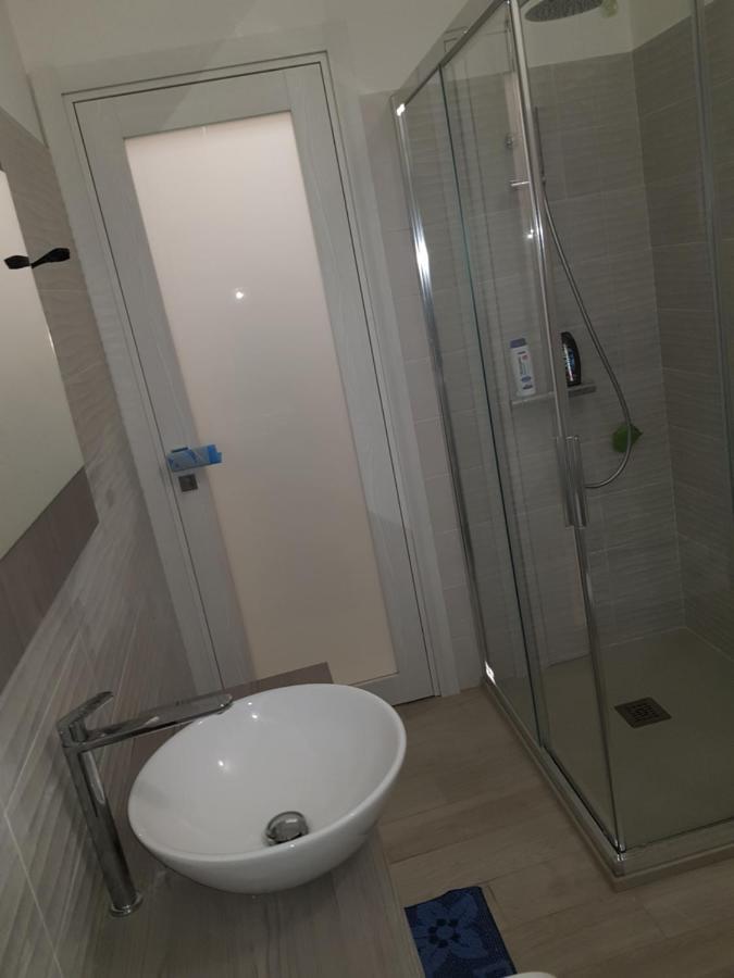 Red Moon Apartment Cagliari Ngoại thất bức ảnh