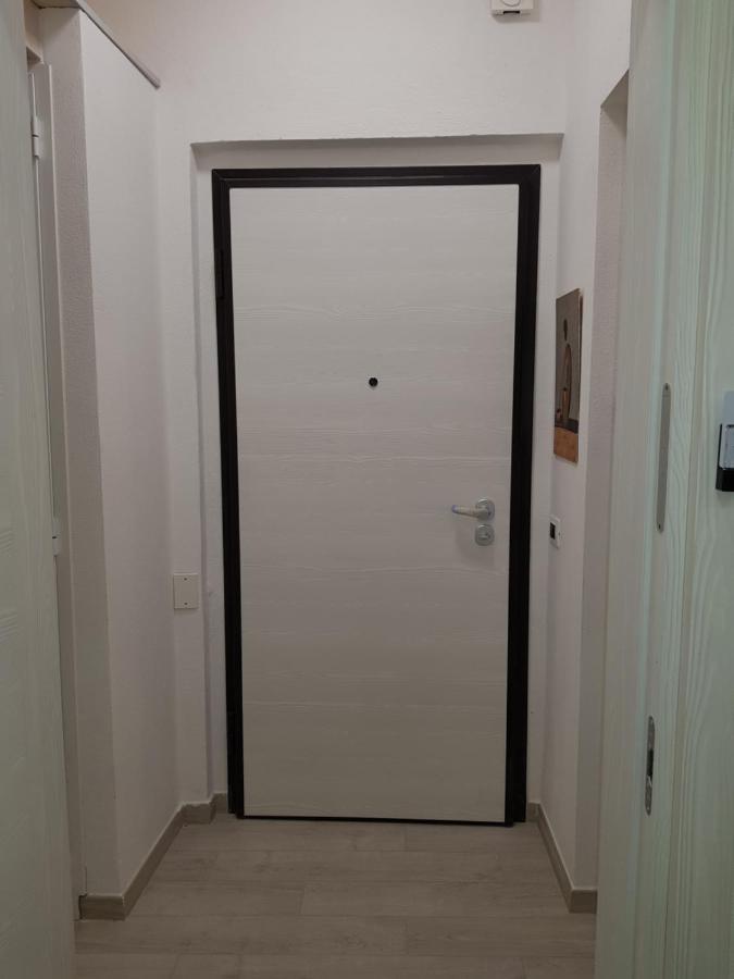 Red Moon Apartment Cagliari Ngoại thất bức ảnh