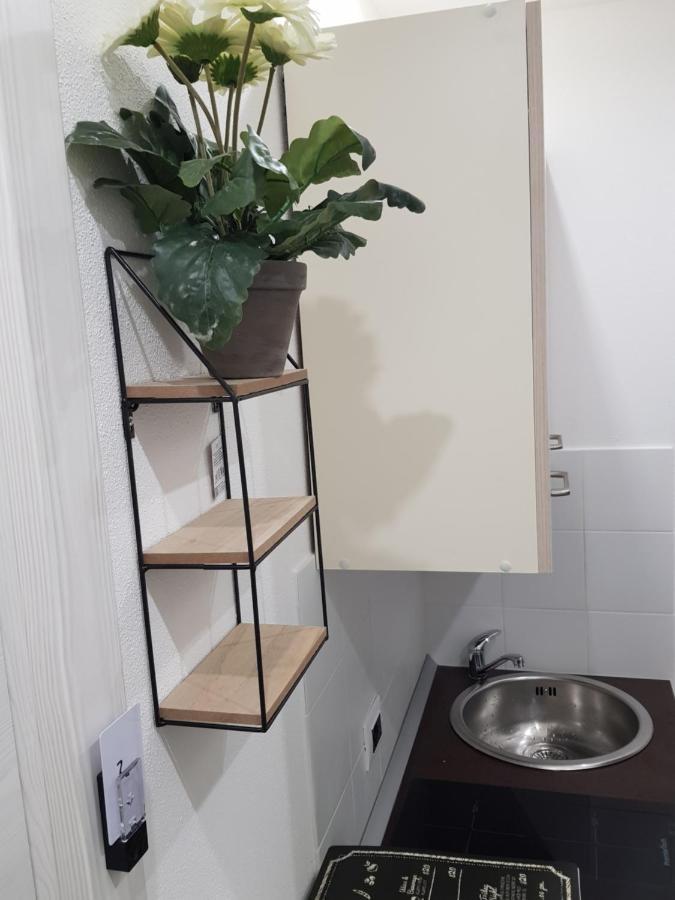 Red Moon Apartment Cagliari Ngoại thất bức ảnh
