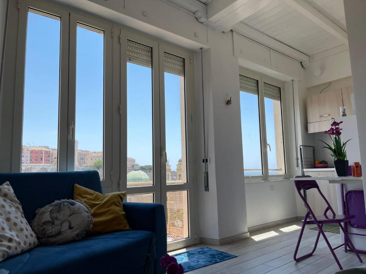 Red Moon Apartment Cagliari Ngoại thất bức ảnh