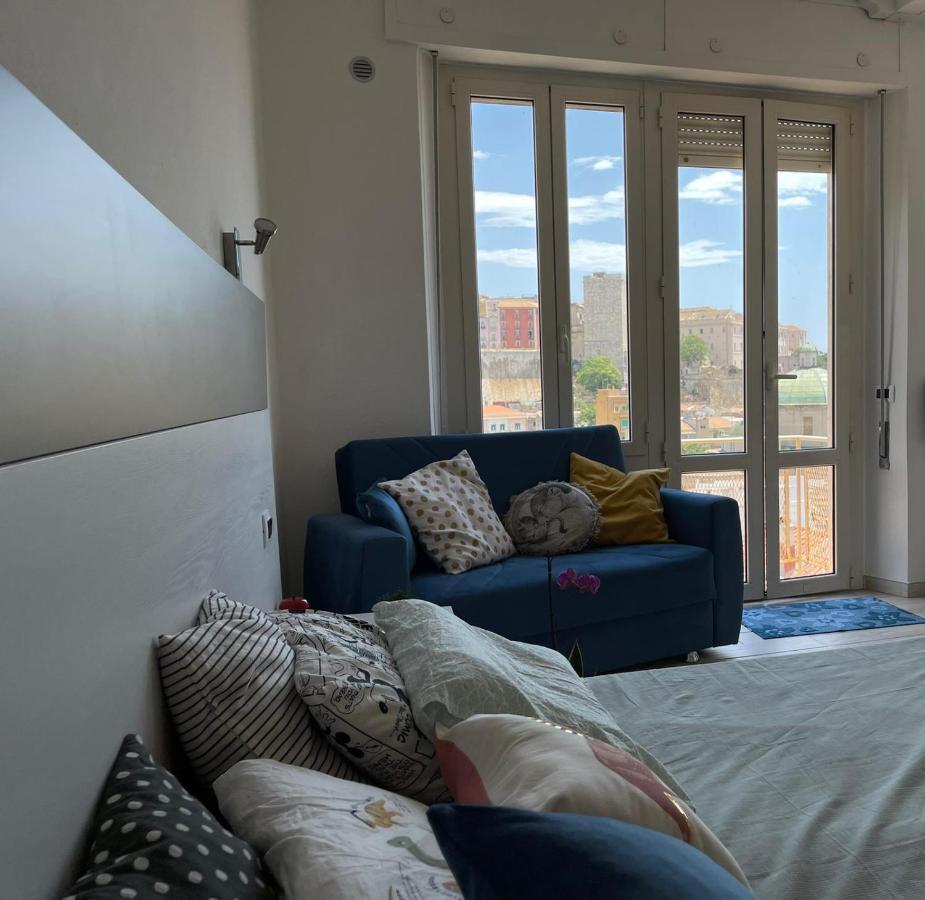 Red Moon Apartment Cagliari Ngoại thất bức ảnh