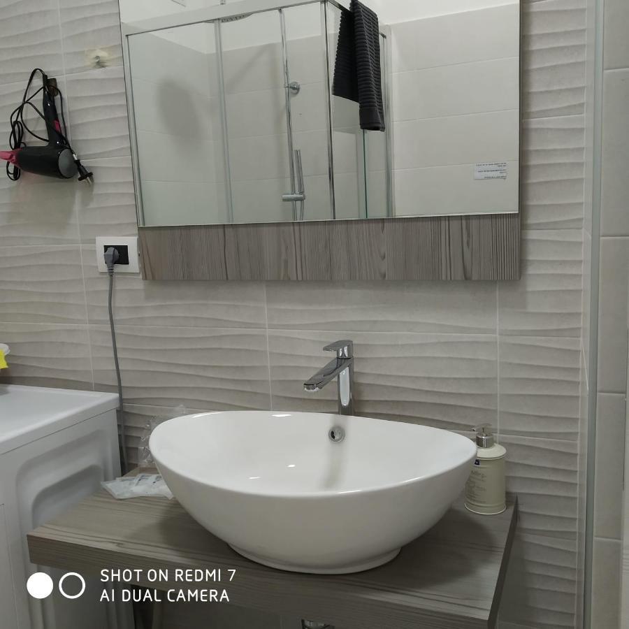 Red Moon Apartment Cagliari Ngoại thất bức ảnh