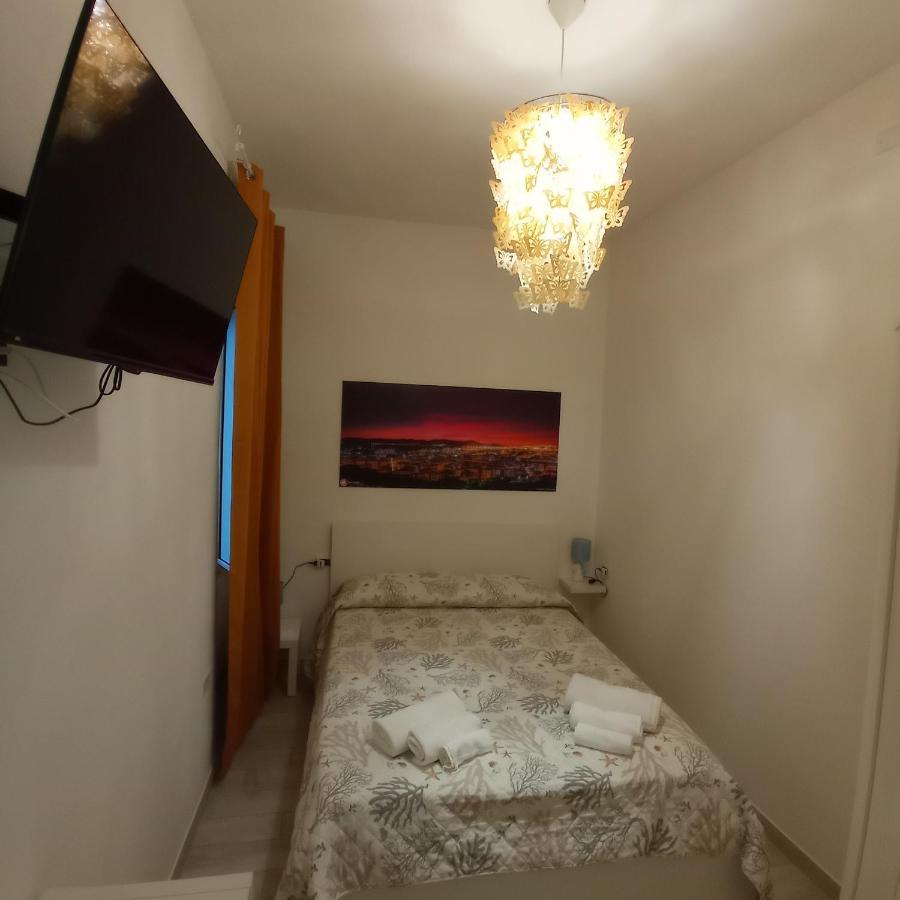 Red Moon Apartment Cagliari Ngoại thất bức ảnh