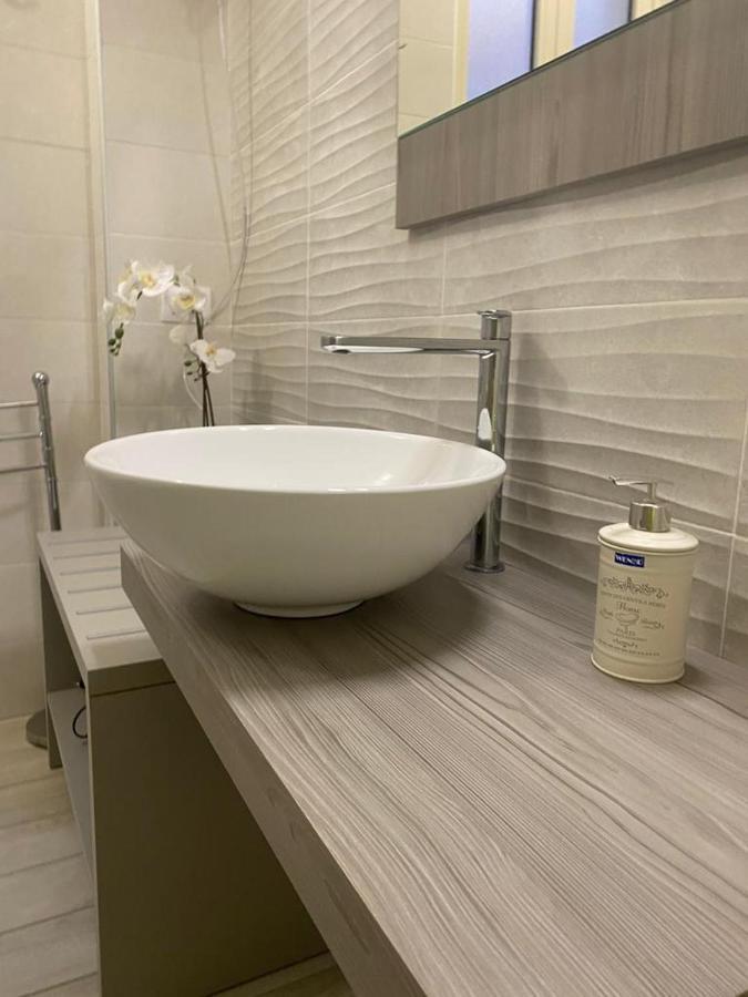 Red Moon Apartment Cagliari Ngoại thất bức ảnh