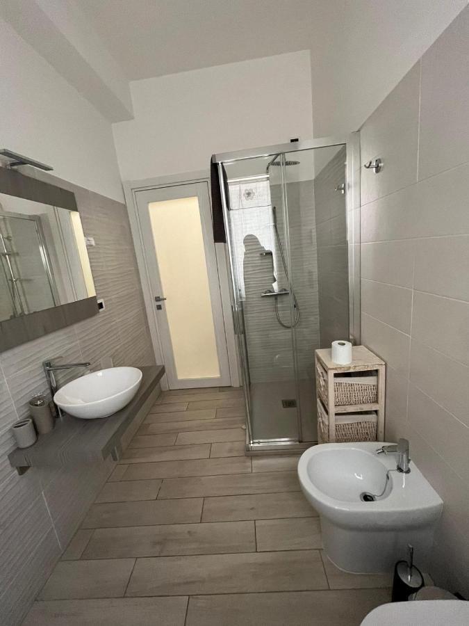 Red Moon Apartment Cagliari Ngoại thất bức ảnh