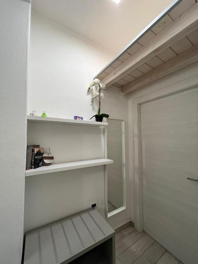 Red Moon Apartment Cagliari Ngoại thất bức ảnh