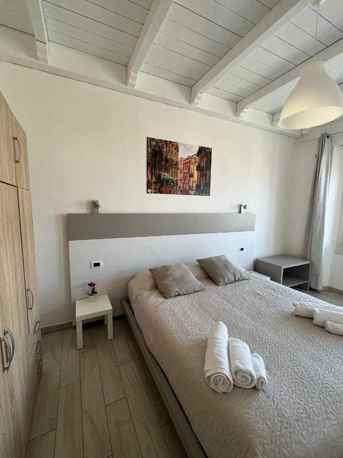 Red Moon Apartment Cagliari Ngoại thất bức ảnh