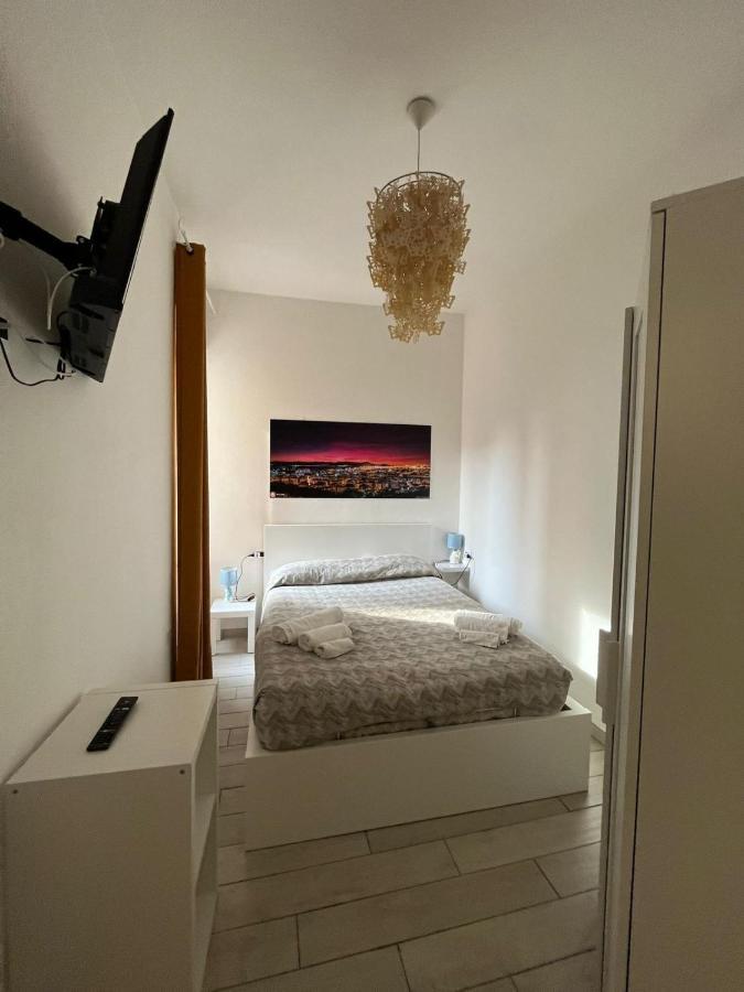 Red Moon Apartment Cagliari Ngoại thất bức ảnh